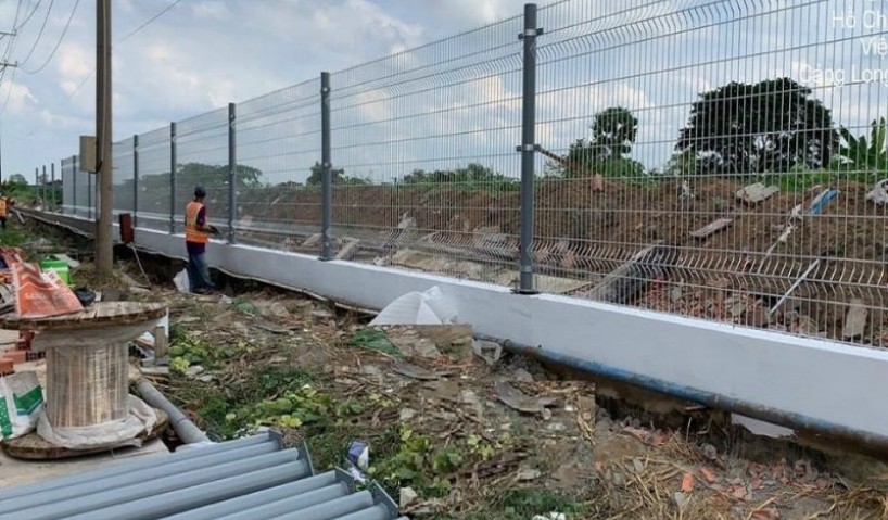 Hàng rào lưới thép bảo vệ công trình xây dựng