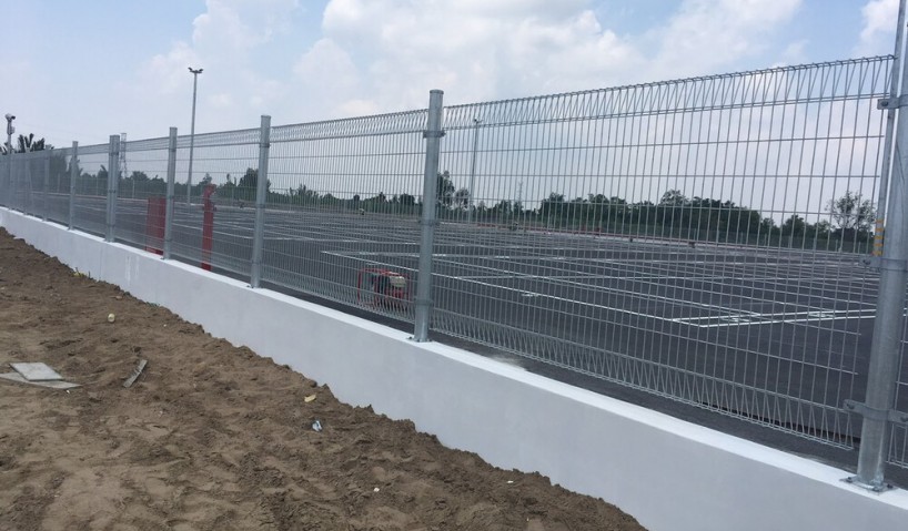 Hàng rào lưới thép có thay thế hàng rào B40 được không? 